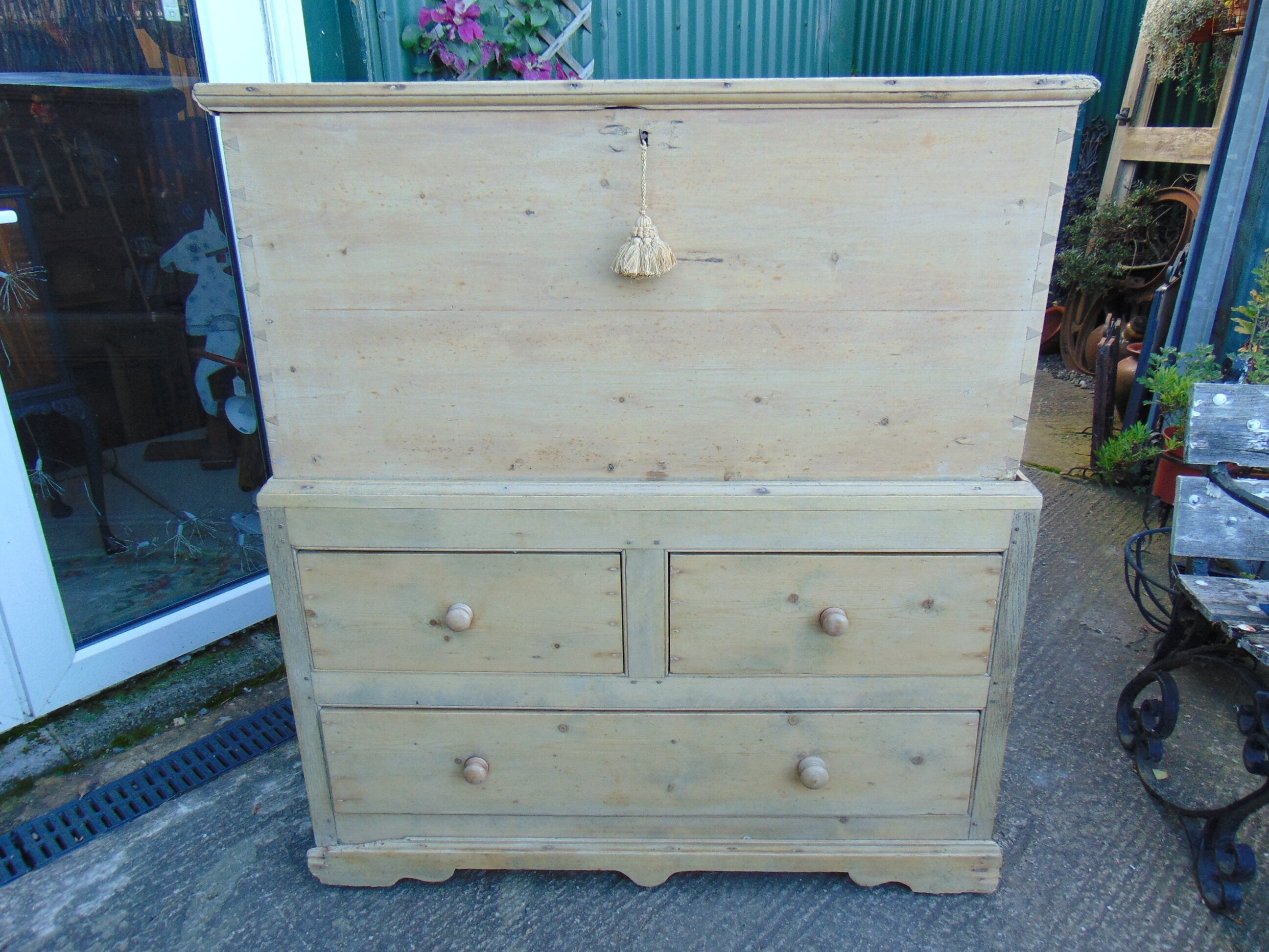 Georgian Pine Mule Chest: Early 19th Century Blanket Storage