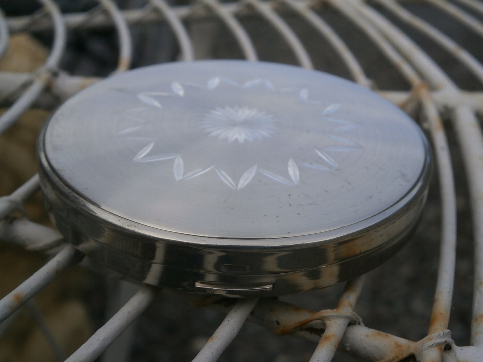 Margaret Rose Compact --- Vintage