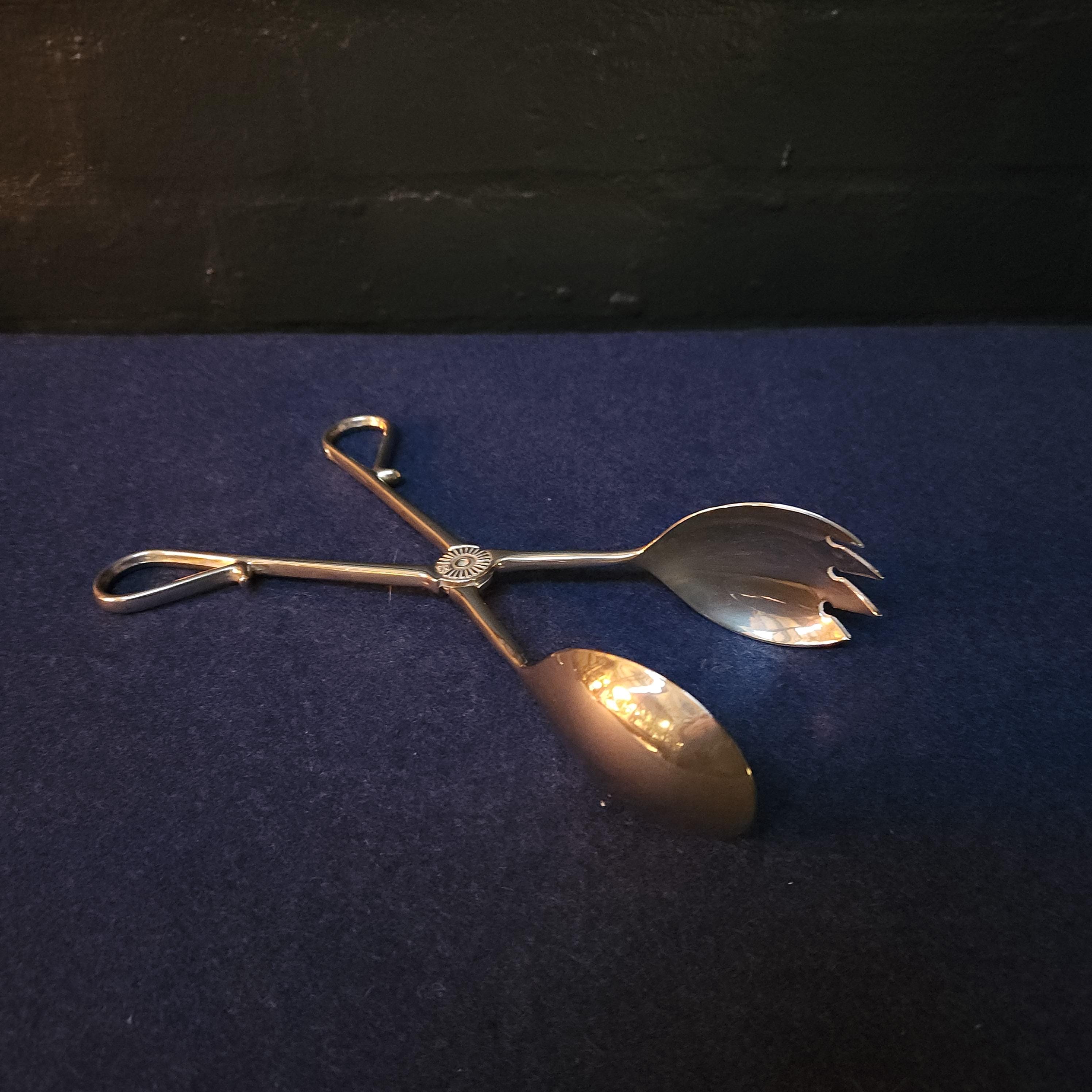 Scissor Action Salad Servers