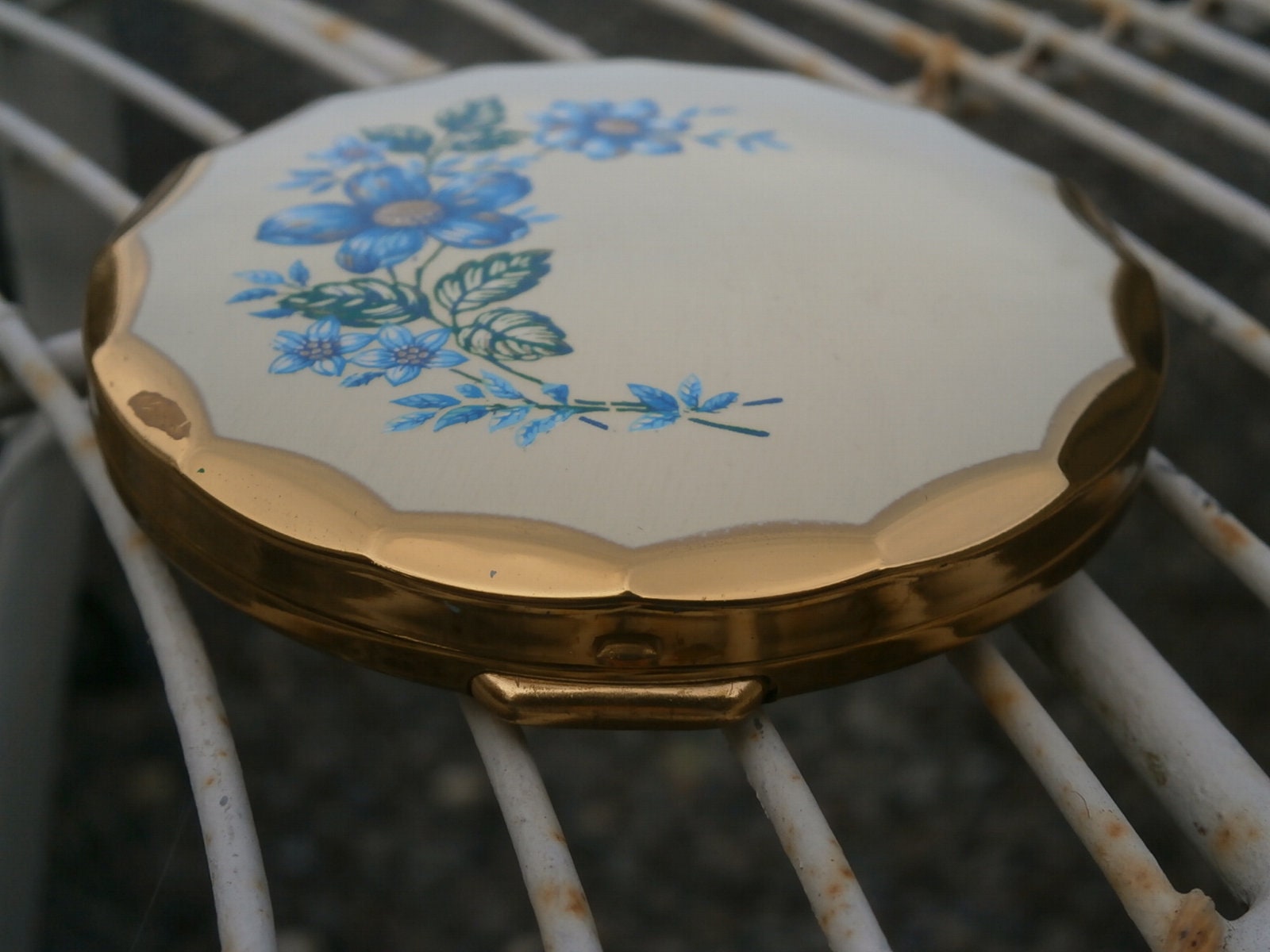 Vintage Boots Compact