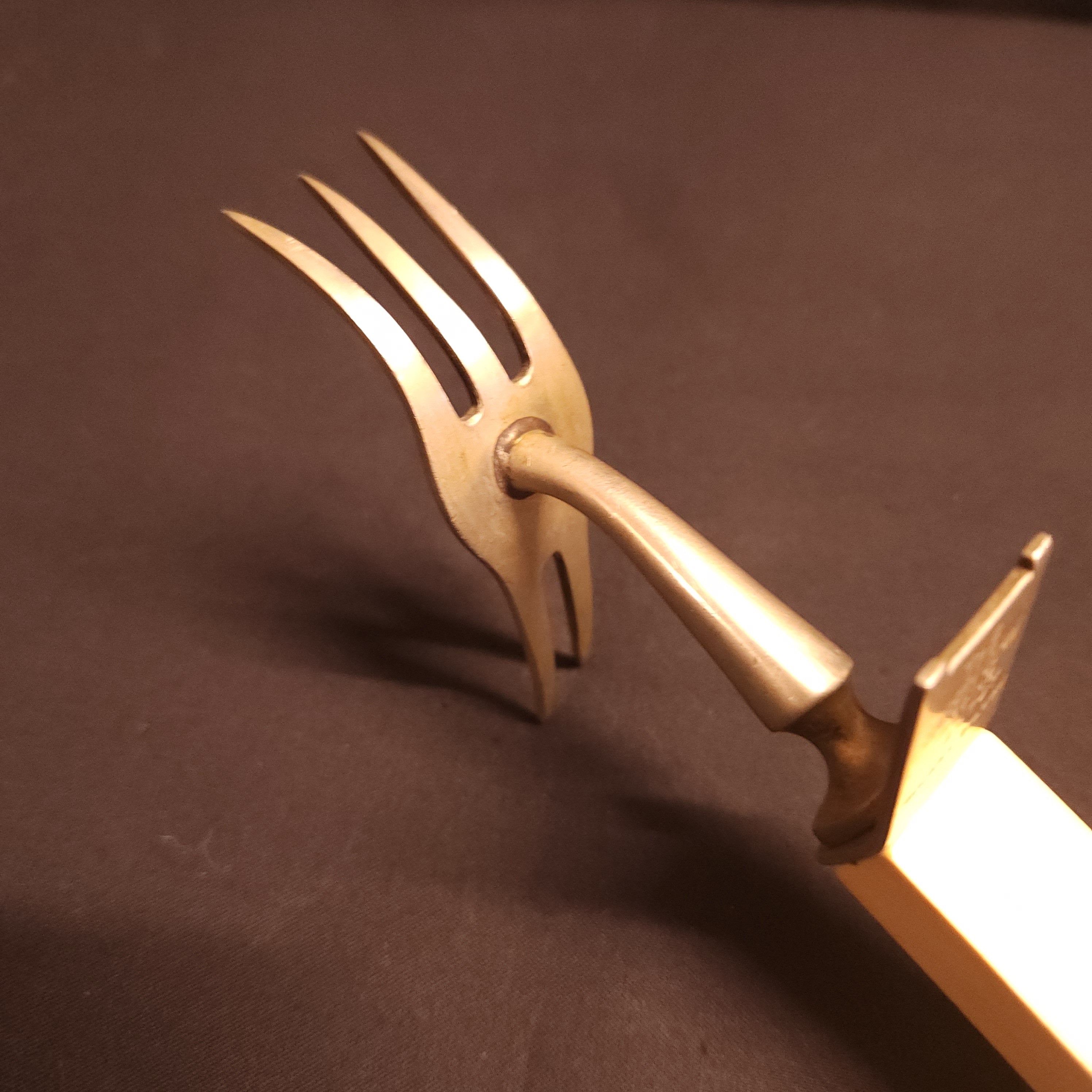The Safety Claw Carving Fork