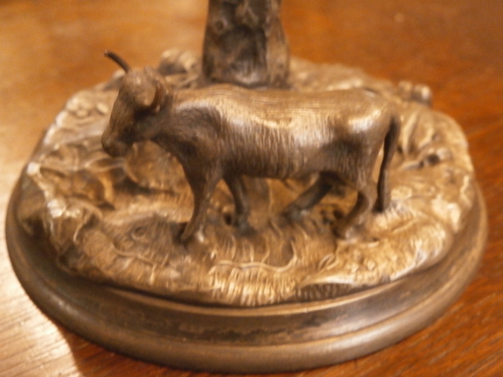 Colonial Pewter Cow & Tree Table Centre