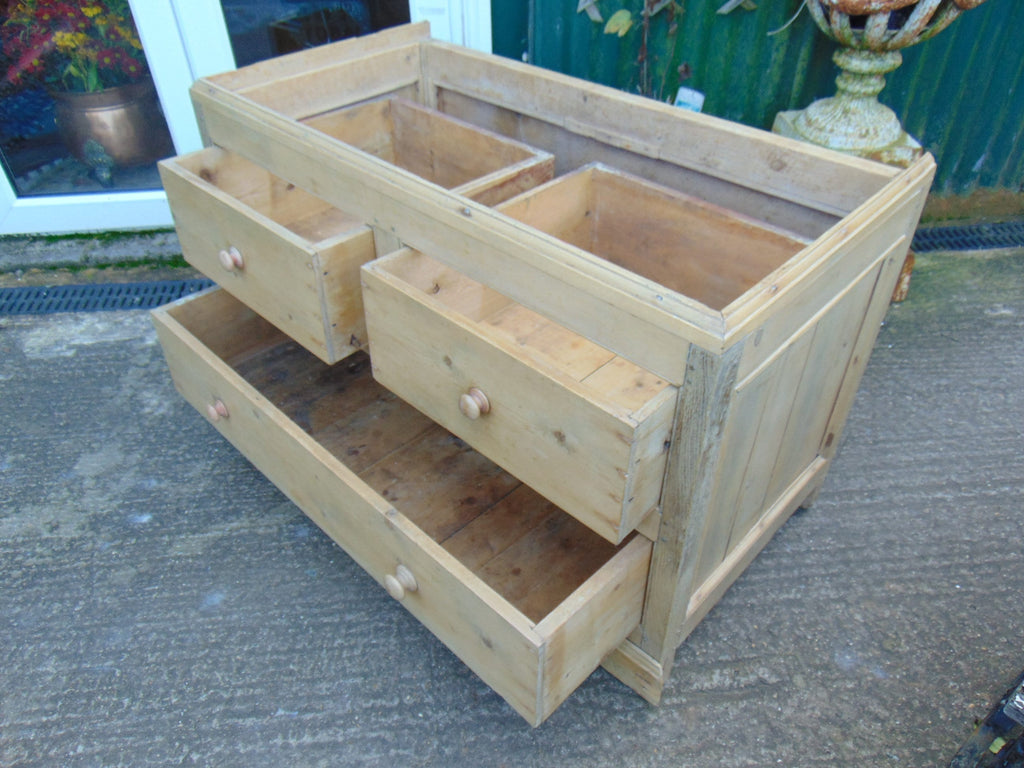 Georgian Pine Mule Chest: Early 19th Century Blanket Storage