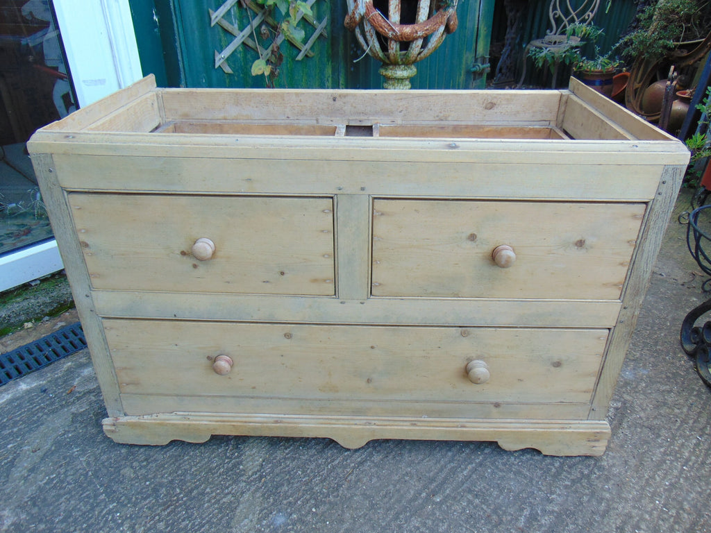 Georgian Pine Mule Chest: Early 19th Century Blanket Storage