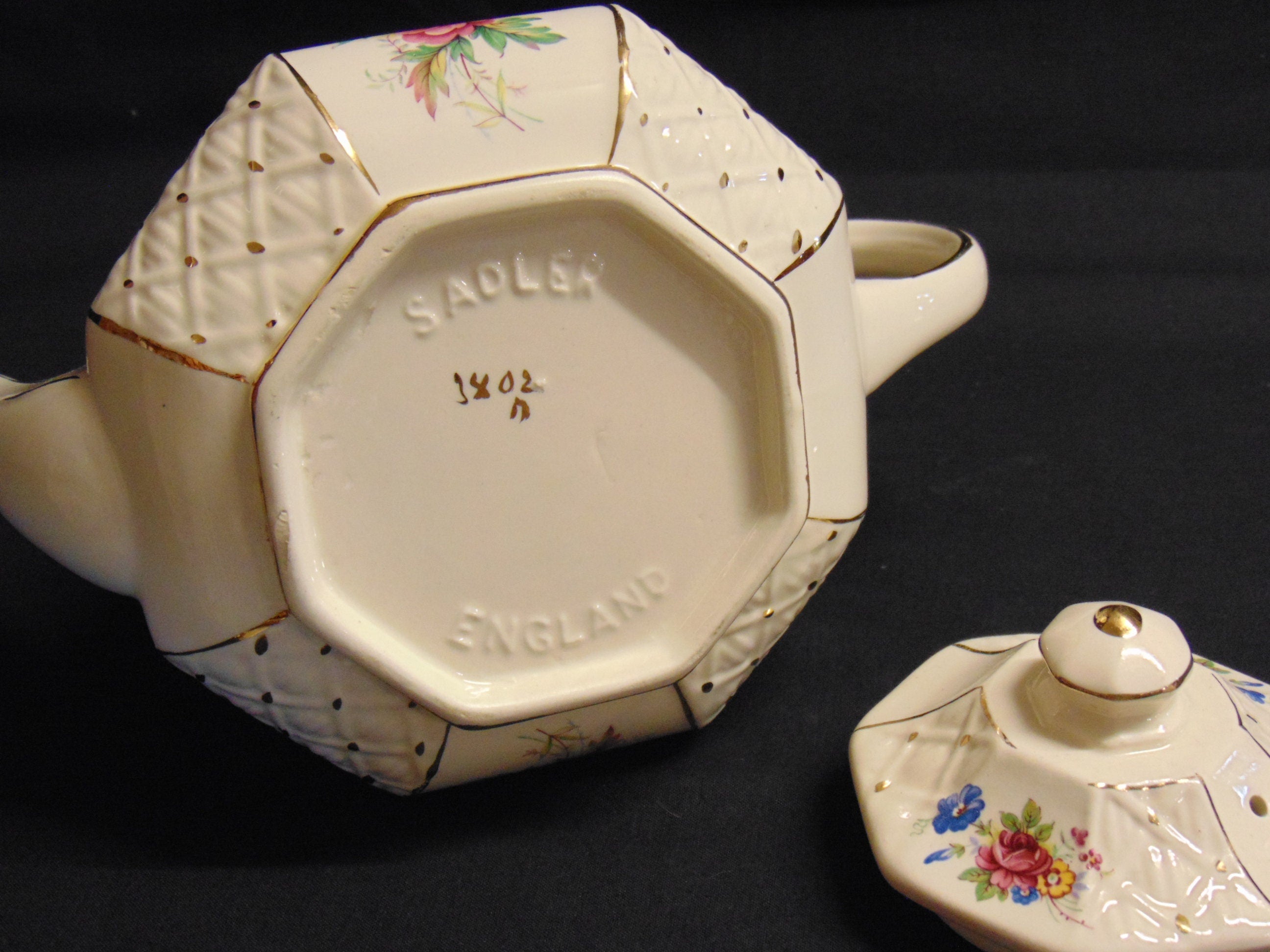 Vintage 1950's Sadler Trellis Pattern Teapot