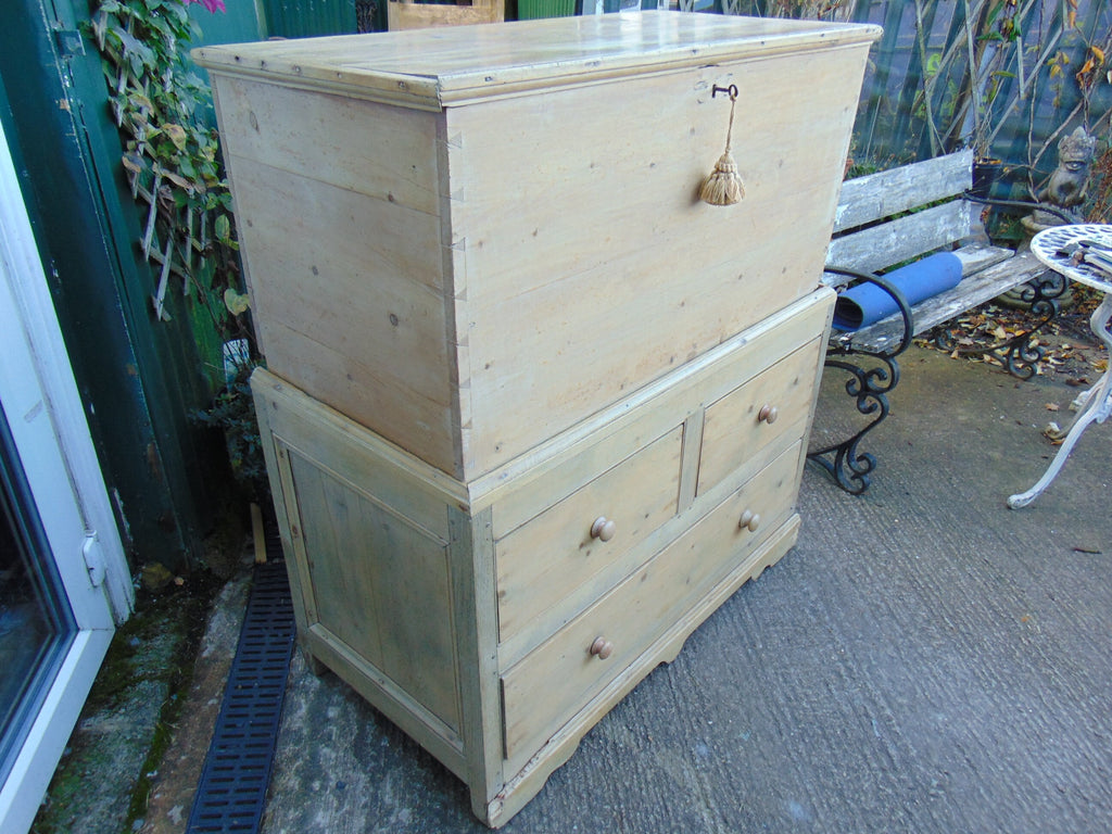 Georgian Pine Mule Chest: Early 19th Century Blanket Storage