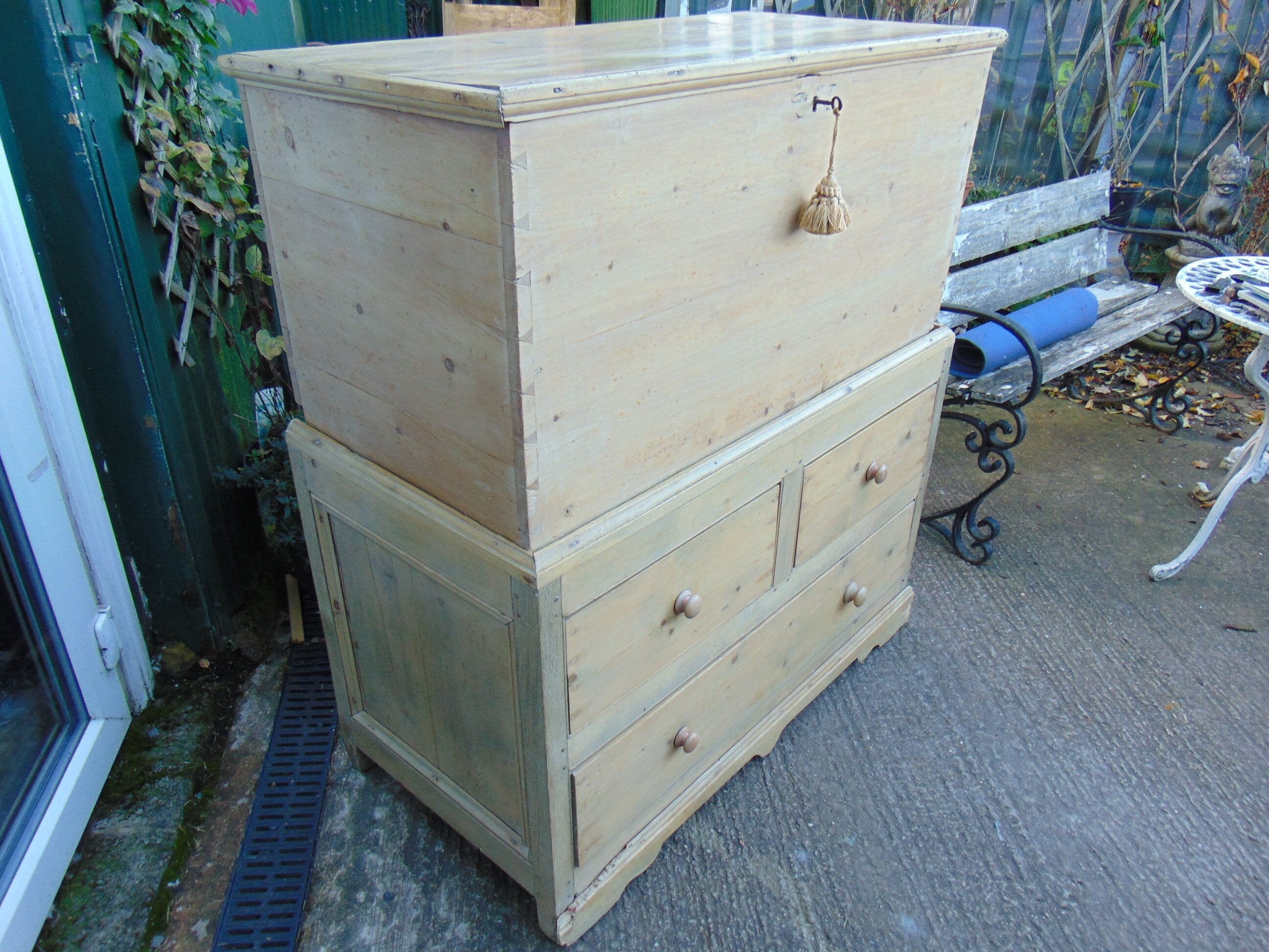Georgian Pine Mule Chest: Early 19th Century Blanket Storage