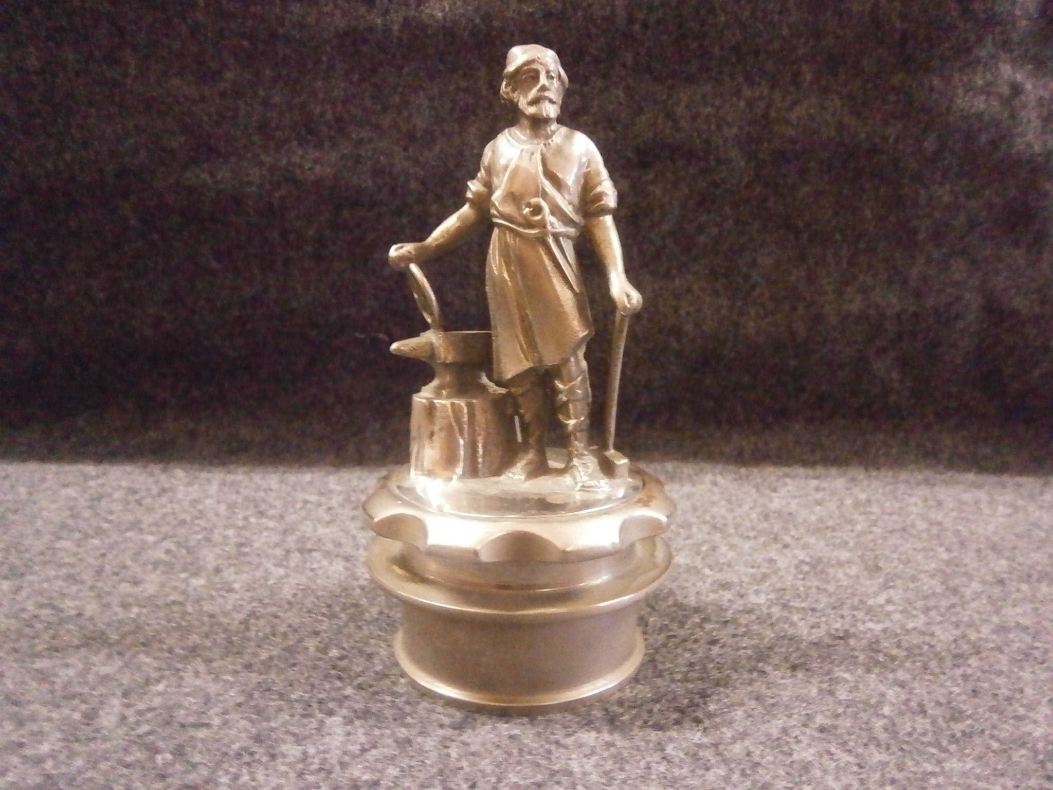 Vulcan Commercial Motor Radiator Cap Car Mascot