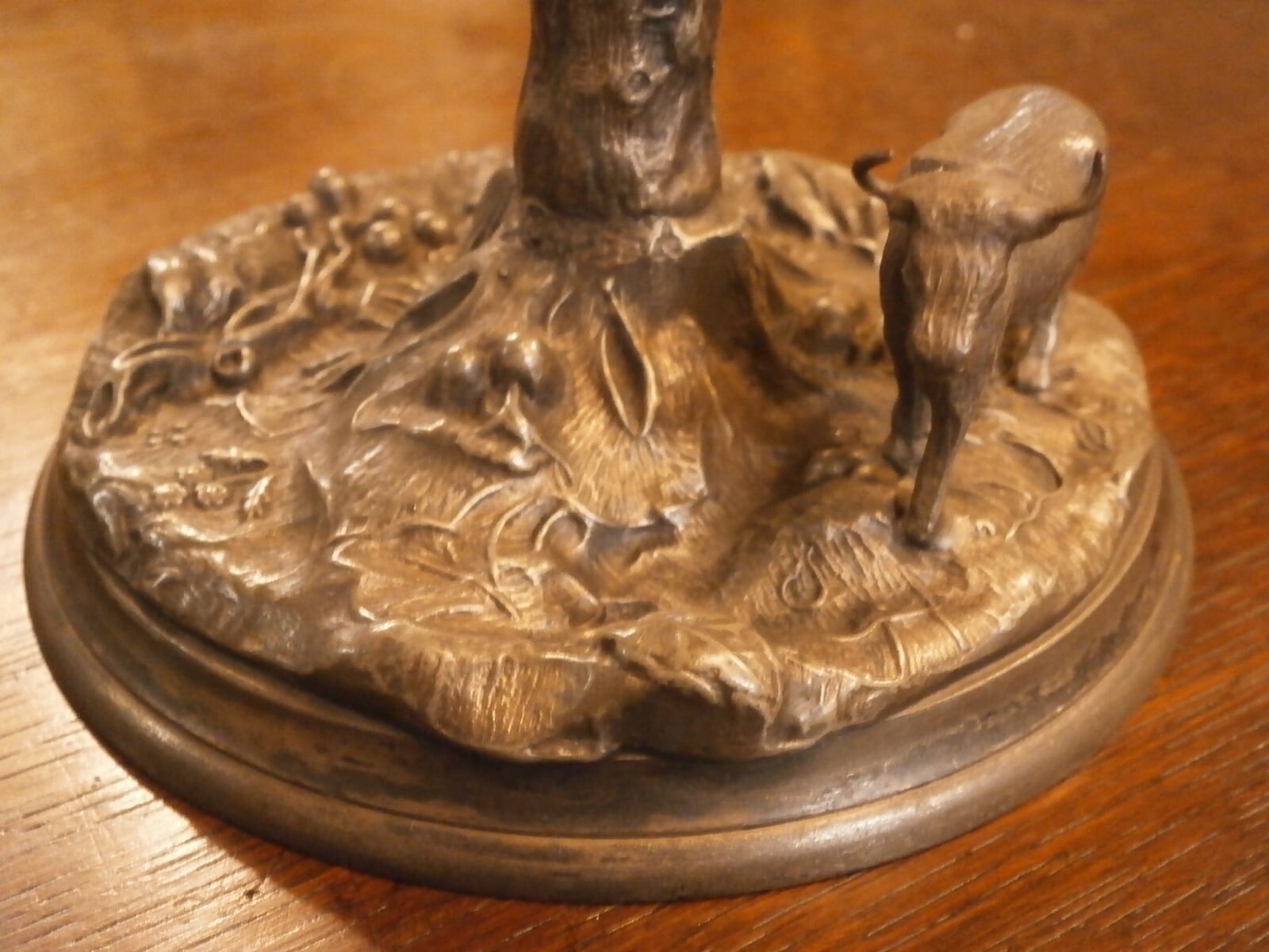 Colonial Pewter Cow & Tree Table Centre