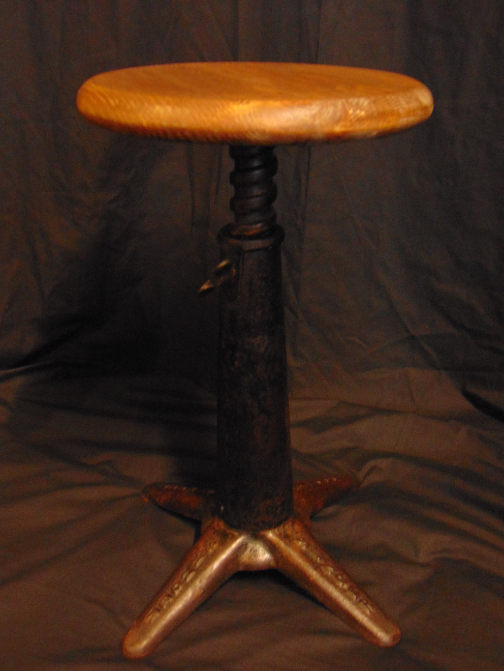 Singer Industrial Machinist Swivel Stool