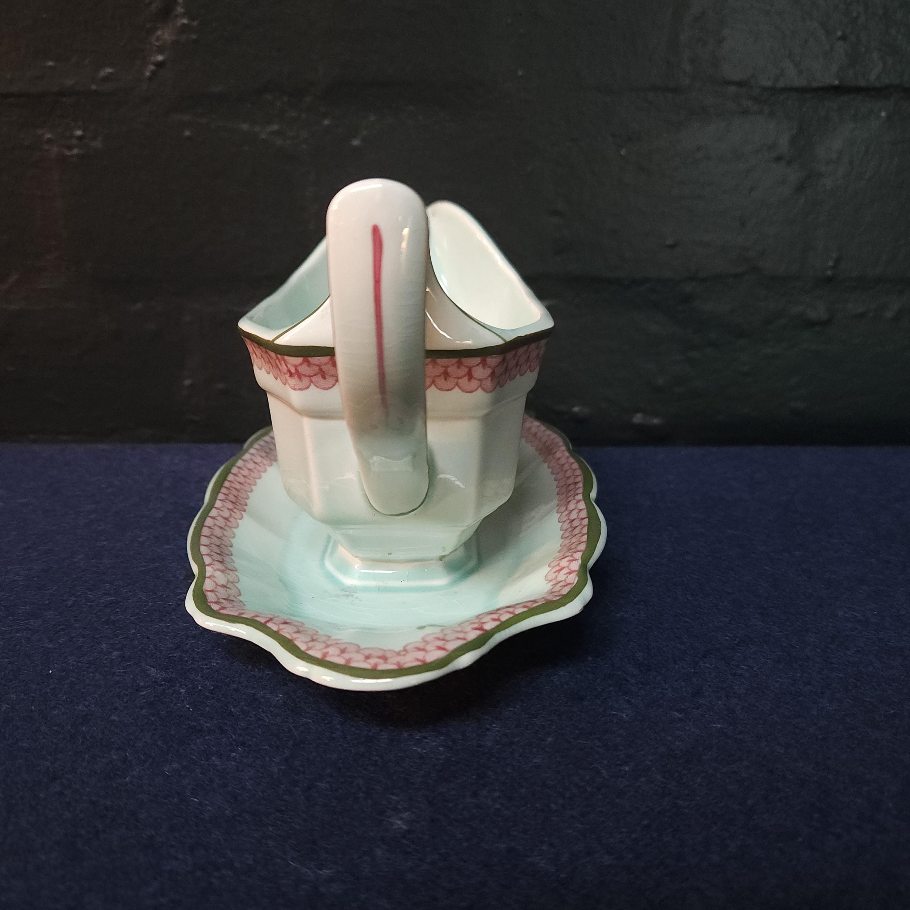 Adams Lowestoft Sauce/Gravy Boat with Fixed Stand