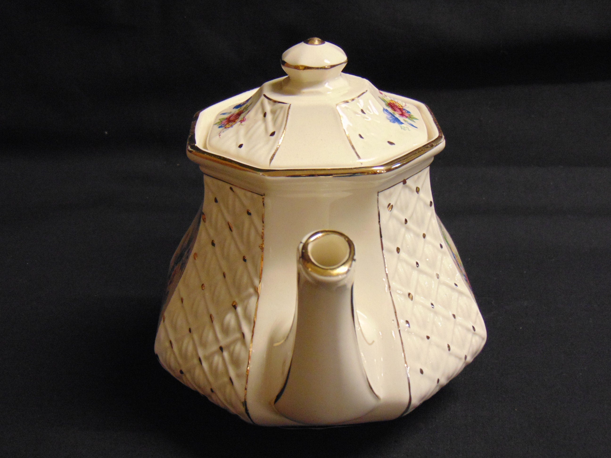 Vintage 1950's Sadler Trellis Pattern Teapot