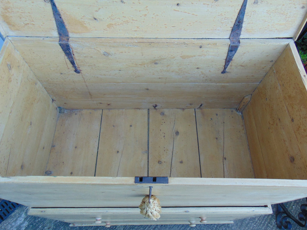 Georgian Pine Mule Chest: Early 19th Century Blanket Storage