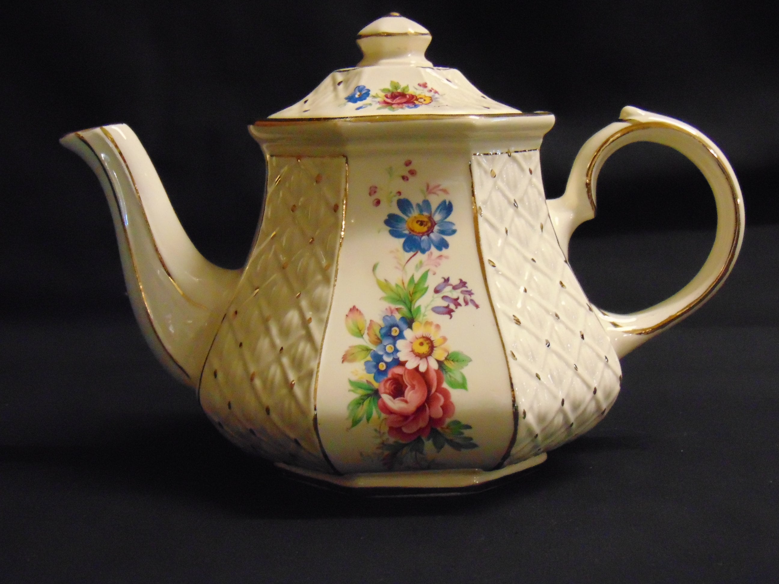Vintage 1950's Sadler Trellis Pattern Teapot