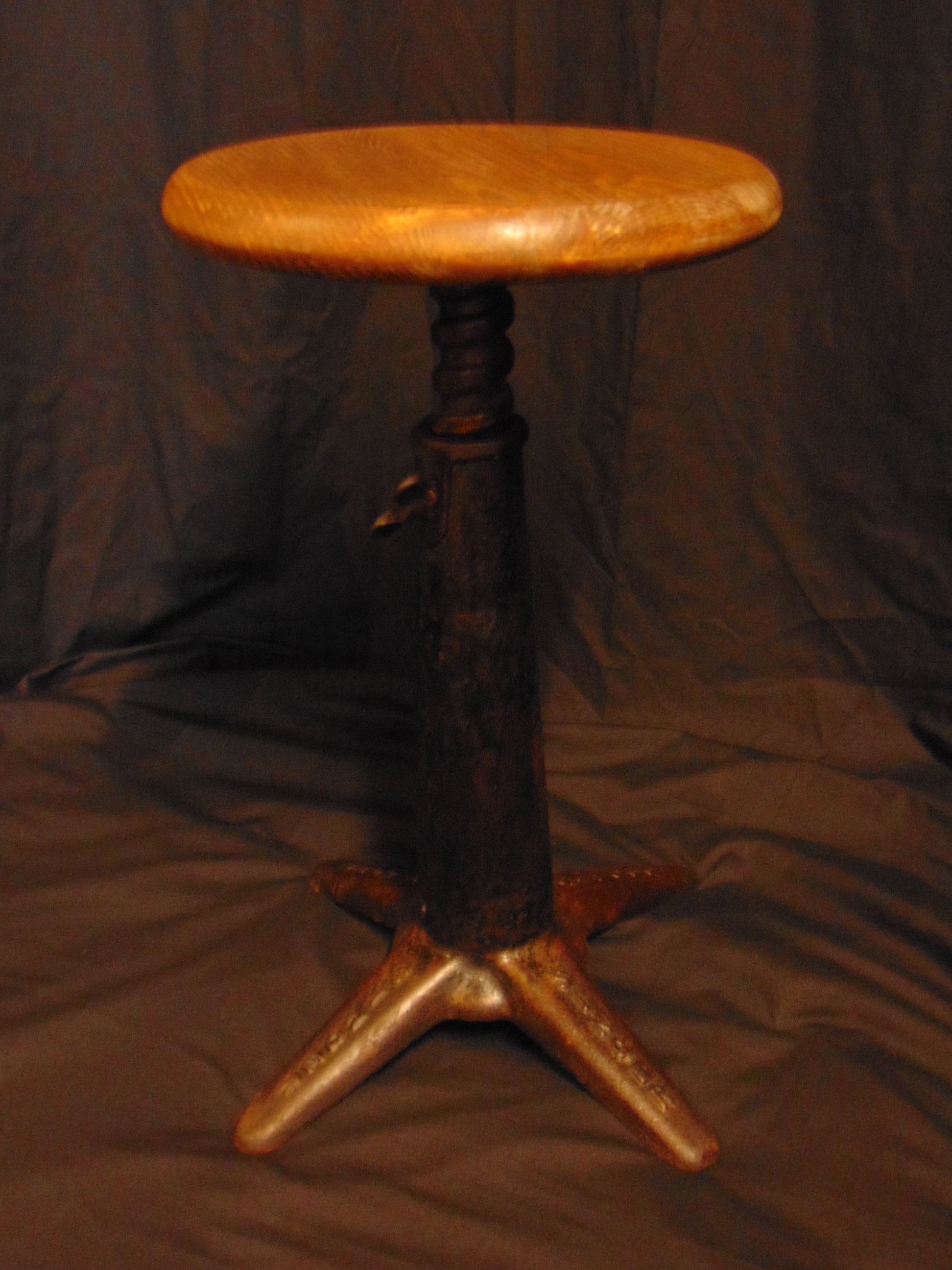 Singer Industrial Machinist Swivel Stool