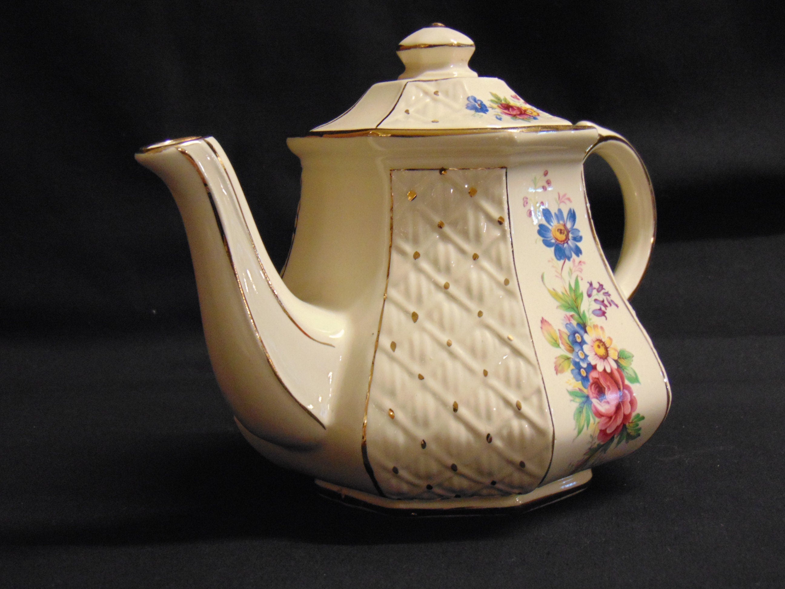 Vintage 1950's Sadler Trellis Pattern Teapot