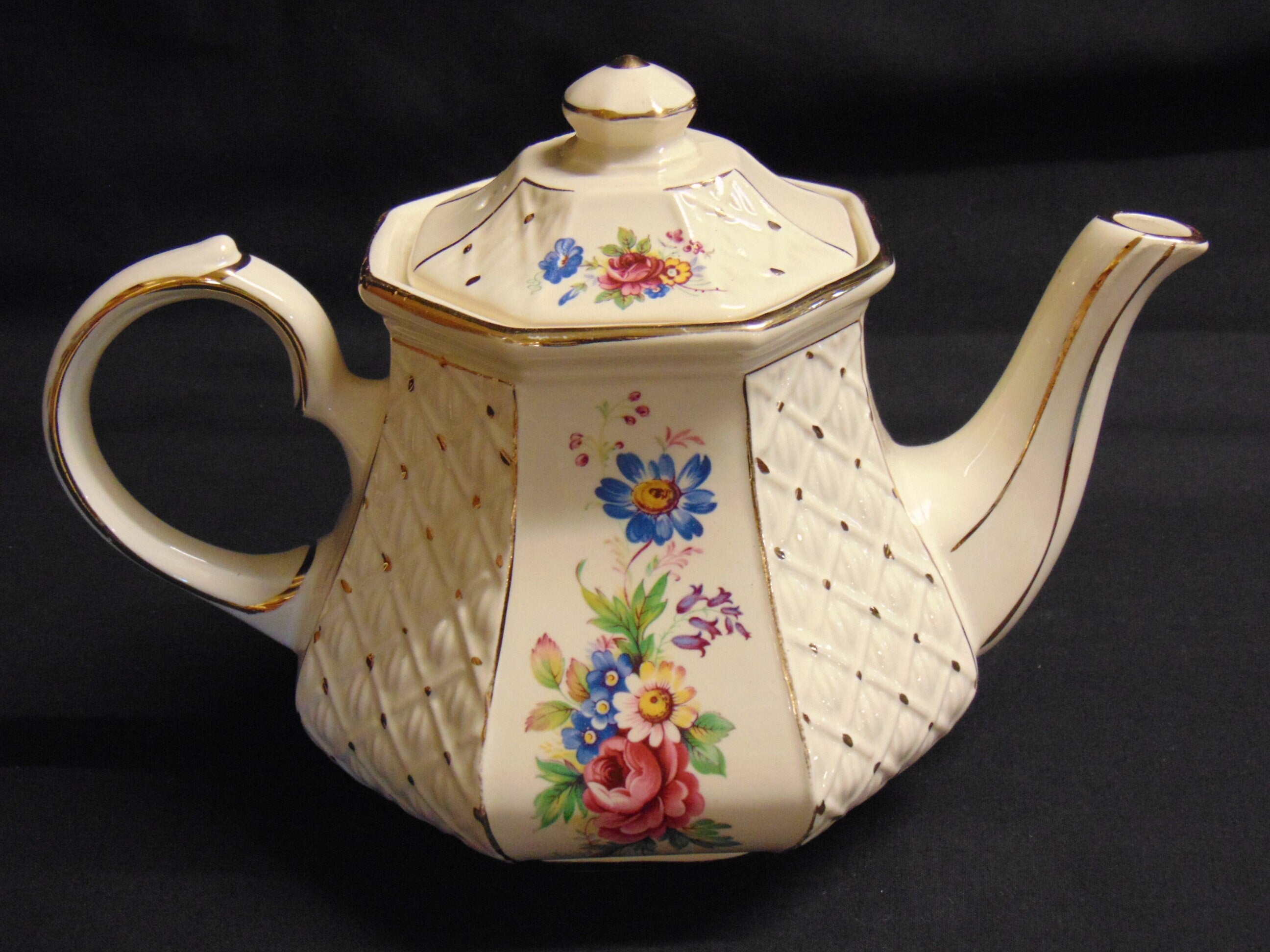 Vintage 1950's Sadler Trellis Pattern Teapot