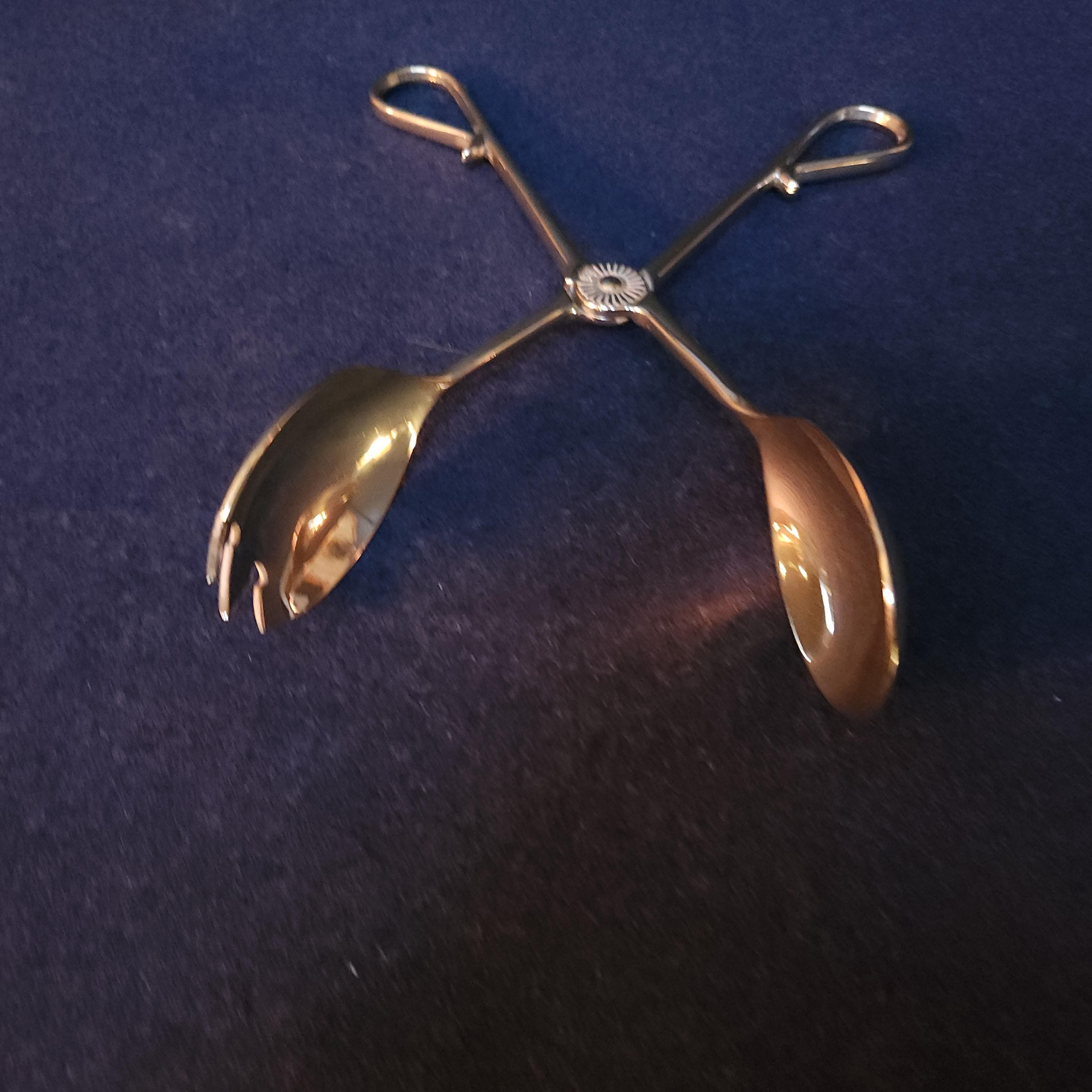 Scissor Action Salad Servers