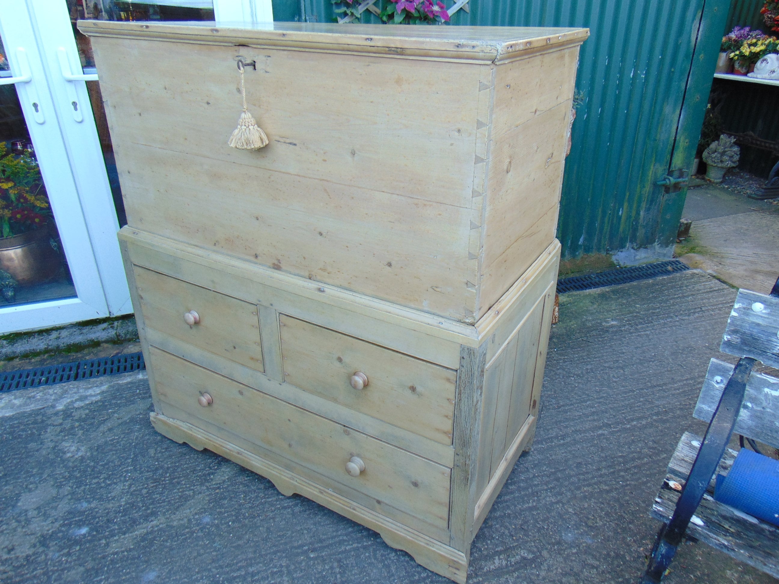 Georgian Pine Mule Chest: Early 19th Century Blanket Storage