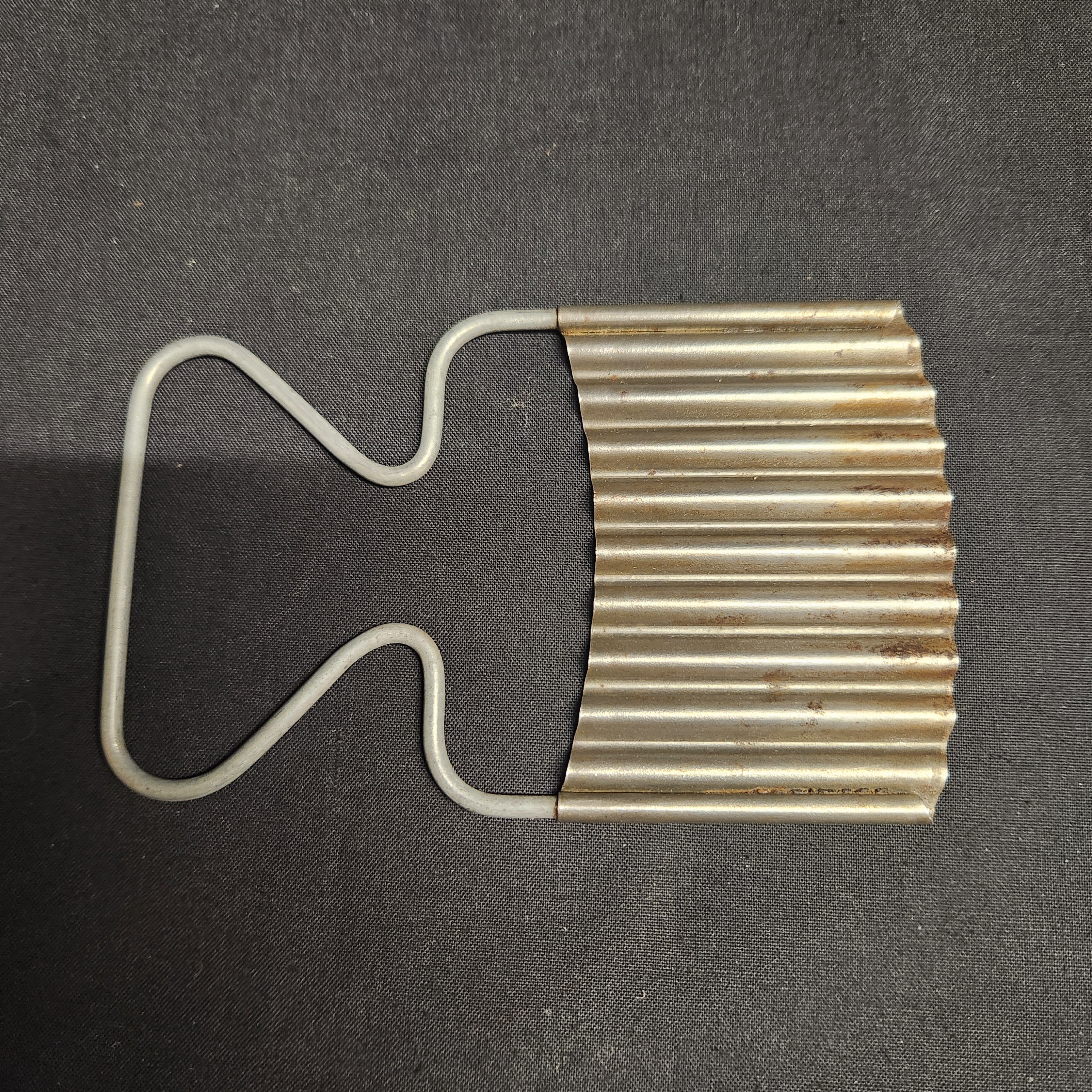 Vintage Kitchen Utensil, Corrogated/Wavy Vegetable Cutter
