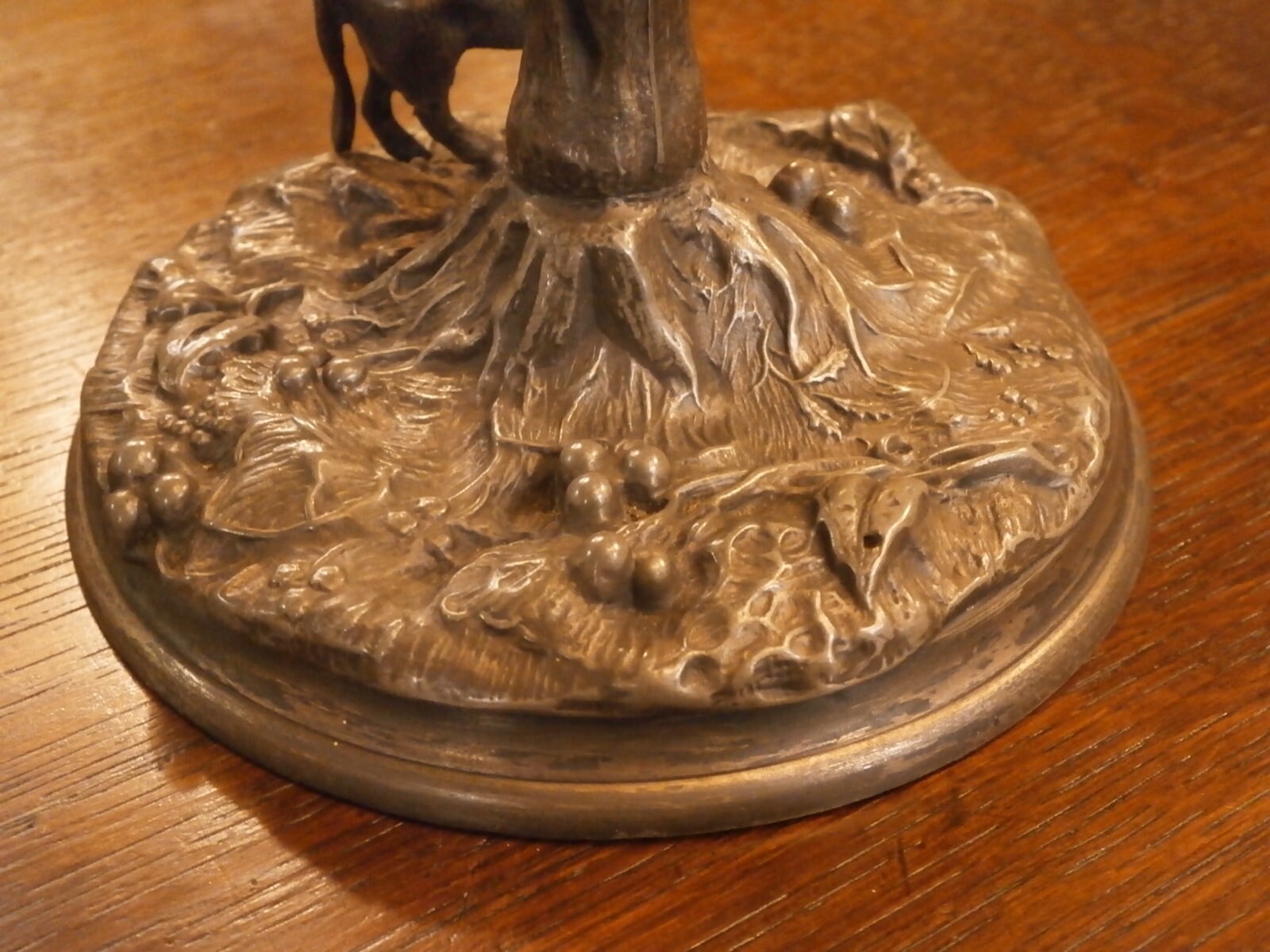 Colonial Pewter Cow & Tree Table Centre
